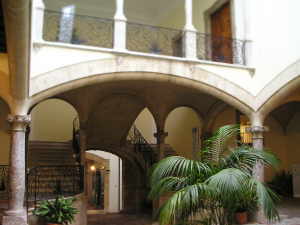 Innenhof mit Freitreppe